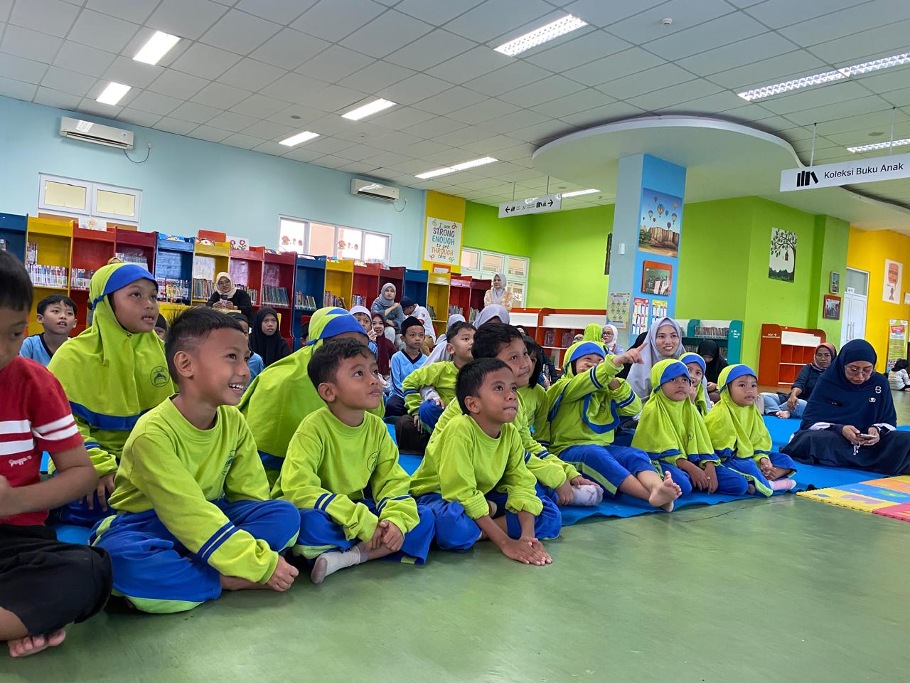 Wisata LiterAsyik Ke Perpustakaan Jakarta Timur Bersama TK Al Istiqomah